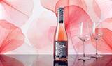 「日本ワインを飲むアートピースへ。五ツ星ホテル採用の「Numéro Neuf」が、着物デザイナー斉藤上太郎氏と贈る新作『Numéro Usubeni NV』をMakuakeにて先行発表」の画像2