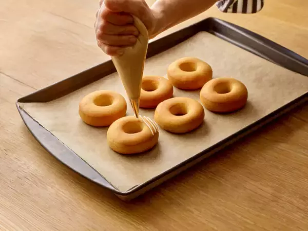 「ヘルシーとかわいいがひとつに。グルテンフリーの焼きドーナツ」の画像