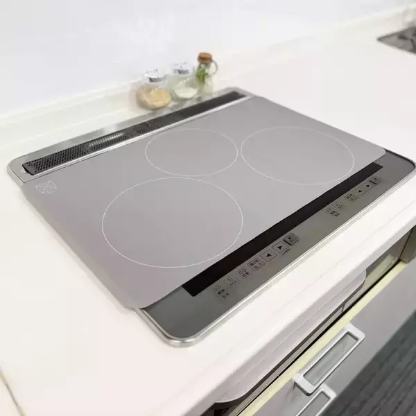 「IHコンロ天板全面を汚れから守る『IHマットSOFTフルカバー グレー』新発売」の画像