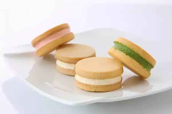 「パティスリー洛甘舎はクリスマスギフトのラッピングを無料で提供します」の画像