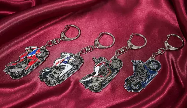 「「Hondaバイクメタルキーホルダー スポーツタイプ」新発売！カプセルトイから憧れの名車が登場！」の画像