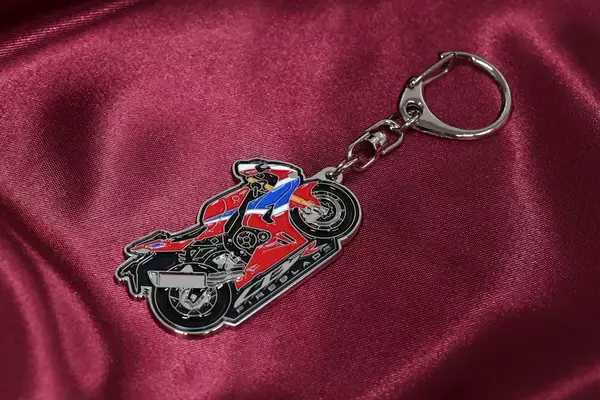 「「Hondaバイクメタルキーホルダー スポーツタイプ」新発売！カプセルトイから憧れの名車が登場！」の画像