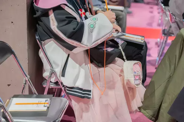 「リアル脱出ゲーム『空白の卒業式と、最後の嘘。』ホロライブ所属VTuber「博衣こより」が物語のヒロインをリアルタイムで演じる特別公演を開催。一夜限りのスペシャルイベントが盛況のうちに終了！」の画像