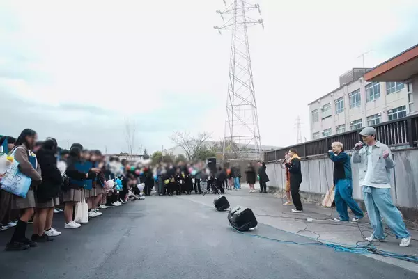 「また、会おう！」 THE FRANK VOXが卒業生に歌でエール。