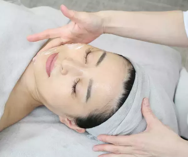 「韓国発スキンケアブランド「tHermoCEUTICAL」日本初上陸のDNAピールを軸に展開開始」の画像