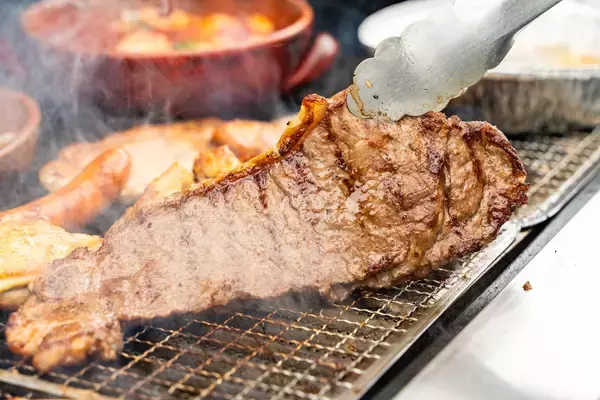 「【淡路島宿泊】雨が降ればフルーツタルトを丸ごとプレゼント屋根付きBBQ×グランピング、愛犬とも泊まれる2施設で6月限定の梅雨得キャンペーン」の画像