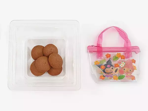 「ミニストップ限定！サンリオキャラクターズのプールバッグ風ミニポーチ付き♥クッキー＆ココアクッキー」の画像