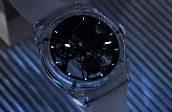 「透明感と精度を極めた「AGELOCER」新作モデルが日本上陸　～クラウドファンディング「Makuake」にて先行販売開始～」の画像