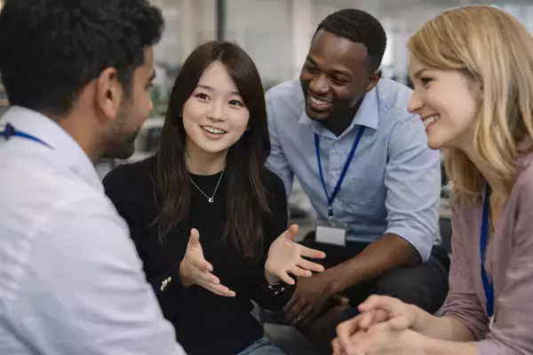 「あなたの学習パートナーは“世界を舞台に戦うプロ”へ　「まなびね」×ICSTが業務提携」の画像