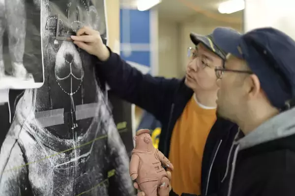 「AIが描いたキャラが、現実社会で動き出す。NHKやメジャーキャラ着ぐるみを手がける特殊造型スタジオが、新サービス開始。」の画像