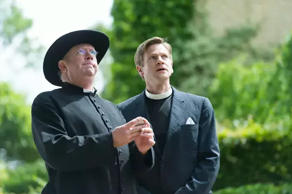 「英国の田舎町で起こる難事件をおちゃめな神父が解決するミステリー 「ブラウン神父 シーズン１」 初回2026年1月5日(月)よる8時～ BS12 トゥエルビ 無料放送」の画像