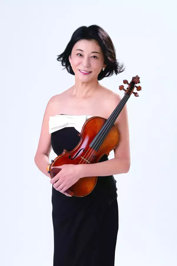 “観ても、聴いても、美しく、楽しい ヴァイオリンアンサンブル” 高嶋ちさ子 12人のヴァイオリニストが、動員10万人を超える初の全国47都道府県を巡るツアーを開催！
