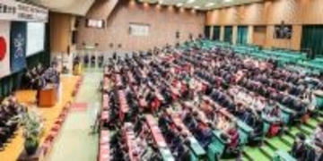 近畿大学生物理工学部（和歌山キャンパス）で卒業式を挙行　当日発表のスペシャルゲストが卒業生へ激励のスピーチを贈る