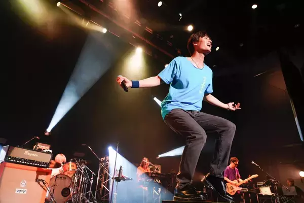 「現在、舞台「BACK BEAT」でジョンレノンを演じている加藤和樹が20周年イヤーにミニアルバム「SMASH BOX」発売決定！先行配信シングル「Chu La Pa Pan!!!」を5月1日にリリース！」の画像