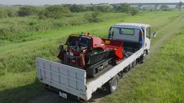 「ハンドガイドとラジコンの一台二役で現場の課題を解決するラジコンハンマナイフモア『ZHM1550RR-RC』新発売！」の画像