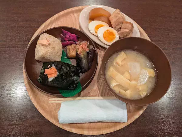 岩手の希少米「きらほ」を使用したこだわりのおむすび専門店「おむすび堂」が押上にオープン