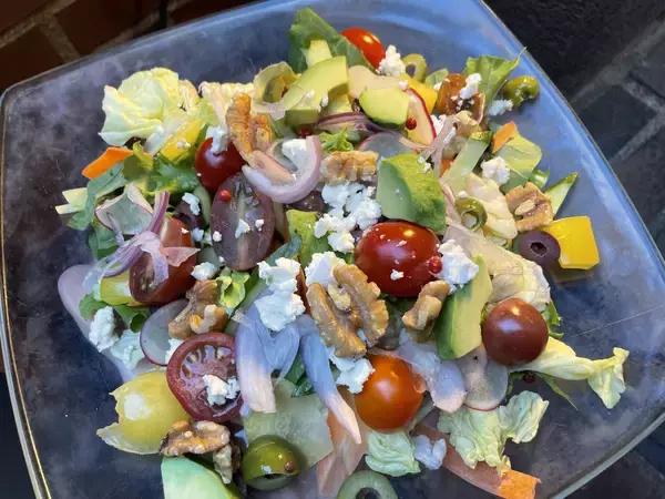 元・30店舗経営の飲食経営者 鏡氏が外食業界に復帰 表参道に「Insalata Grande」オープン