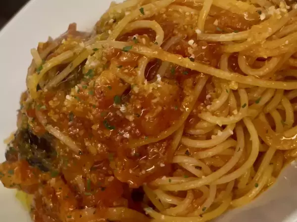 「元・30店舗経営の飲食経営者 鏡氏が外食業界に復帰 表参道に「Insalata Grande」オープン」の画像