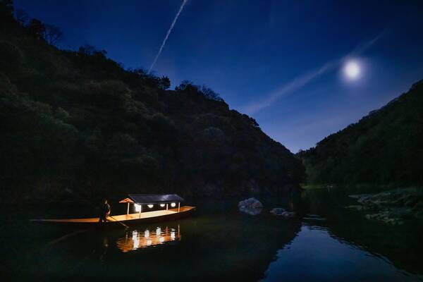 星のや京都 月夜を楽しむアクティビティ 奥嵐山の月明かり舟 1日1組限定で開催古 いにしえ からの月の名所で月見酒を楽しむ 期間 年9月26日 10月4日 10月25日 11月2日 年8月31日 エキサイトニュース