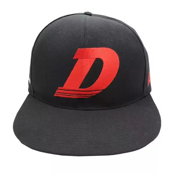「大きすぎる新商品・・・！『頭文字D』BIG CAP が「大阪オートメッセ2026」で販売決定！」の画像