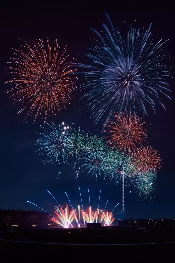 「浜田省吾50周年を花火で祝福　2万5000人が名曲と夜空の共演を満喫」の画像