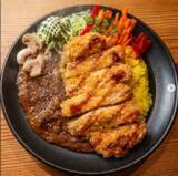 「六本木に、カレーとパスタ&昼飲みができる店「ななつらぼし」がオープン」の画像1