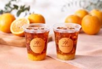 【ローソン】果実感あふれる一杯。『アイスオレンジティー』が登場！果肉入りで春夏にぴったりのフルーツ味わうアイスティー