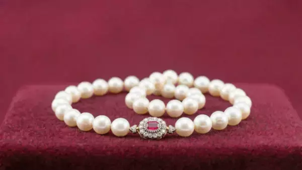 「サザビーズ・パリで予想の3倍落札 「おもいお」ではブランドジュエリー査定体制を強化」の画像