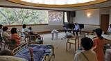 「入院中の患者さんに音楽による癒やしの時間を提供　近畿大学病院で交響楽団はやぶさによる演奏会映像を上映」の画像1