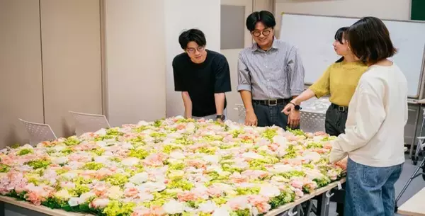 クリスマス前に近大経営学部生が花に親しむイベントを開催　町の花屋さんと連携し、若者への花文化の浸透を目指す