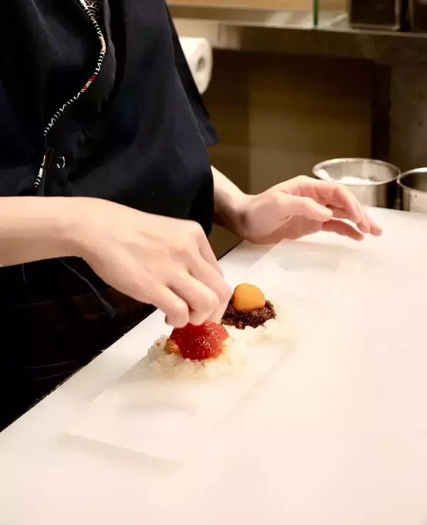 「おにぎり専門店 一粒万福が台湾台北にて4号店を12月オープン！　～「鮑の肝バター醤油蒸し」　「カラスミと桜海老のタルタル」など、台湾限定メニューも登場～」の画像