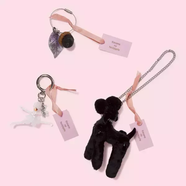 「清澄白河の The Bee's Knees Gallery に日常に寄り添う“小さなアート”が集結！国内外の作家による展示販売会《ラッkey chain 展3(TM)》を開催」の画像