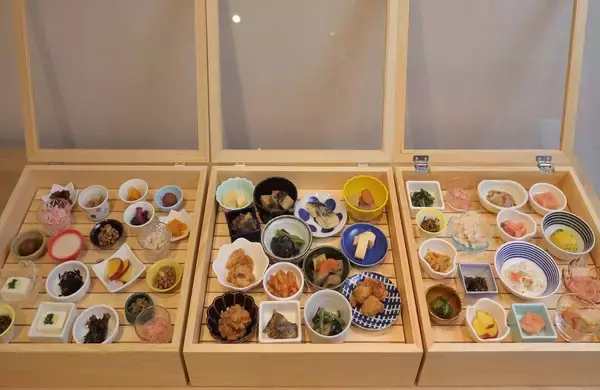 「北九州・八幡の老舗「千草ホテル」が放つ「選べる御膳ランチ・おばんざい＆サラダブッフェ」が記録的好調！　売上対前年比108％増を達成！」の画像