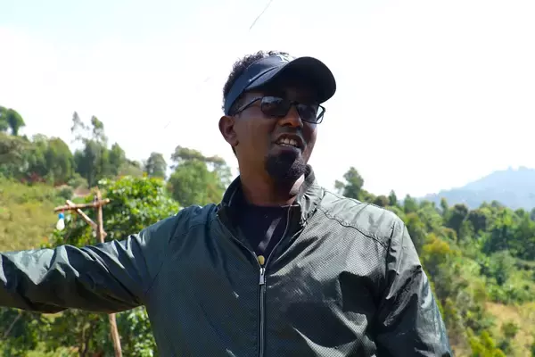 「【ローソン】1杯のコーヒーが未来をつくる！全国54店舗で展開の「MACHI café＋」にて生産者と子どもたちを支援する「エチオピア シダマ」発売」の画像