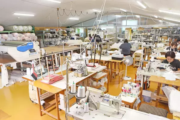 「寝ている間に足枕がズレる悩みに。“はく”発想の足枕「天使のうたたね はく足枕」が5月16日よりMakuakeで先行販売開始」の画像