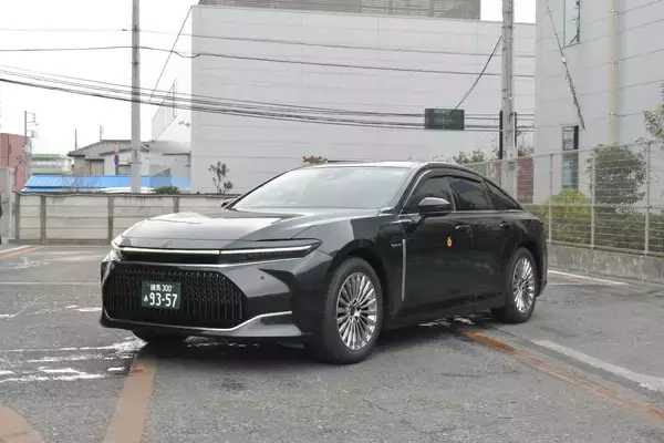 ～地球にやさしい環境づくりを目指し、環境問題へ積極的に取り組みます～　「燃料電池ハイヤー」の運行を開始！