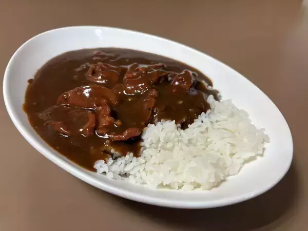 「豊富なトッピングが自慢の「カレーshop ジャングルワン」　ジンギスカンを使った新感覚のご当地グルメ「ジャングルラムカレー」を新発売」の画像