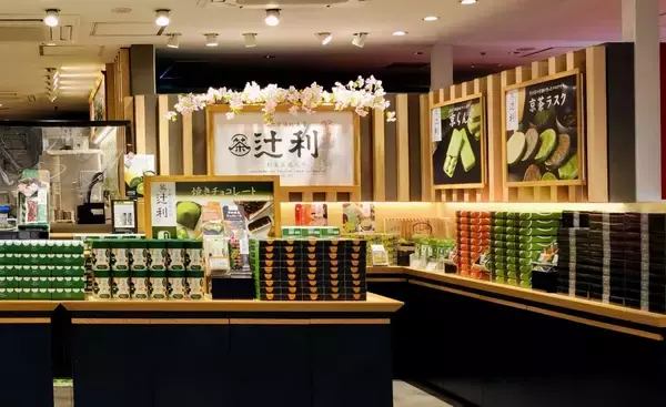 「京都 宇治の老舗 辻利（TSUJIRI）より「辻利ソフト 春のパルフェ」「京ラテⓇ スムージー 春いちご」「抹茶さくらソーダ」期間限定販売2026年2月16日～4月30日（木）期間限定販売」の画像