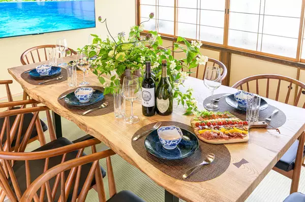 「来函外国人客11.6％増、インバウンド好調の函館で築88年の歴史建築貸別荘が1周年　読者限定「函館ワイン」プレゼント」の画像