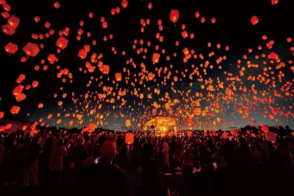 「最大3,500基の光が夜空を彩る「七夕スカイランタン祭り2026」埼玉・京都で7/17(金)より開催 昨年チケット4万4千枚完売イベント」の画像