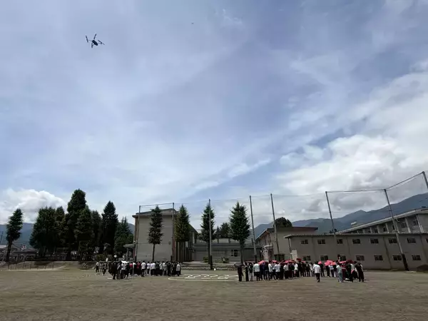「松本のドローン企業ASOLAB.が梓川高校の生徒主体の映像制作を技術支援」の画像