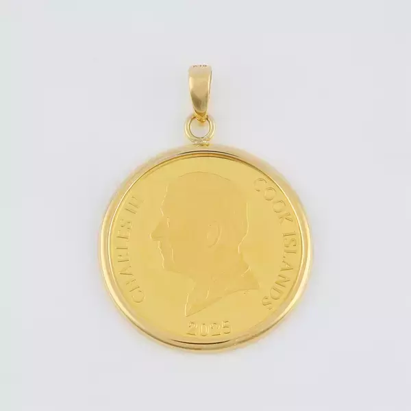 「世界限定1,400枚　『不思議の国のアリス』純金コインがペンダントトップに！」の画像