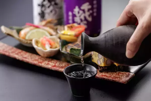 【美酒を味わい尽くす】鳥取・皆生温泉の宿が「地酒飲み比べプラン」販売　料理と地酒のペアリング体験｜2026年6月より