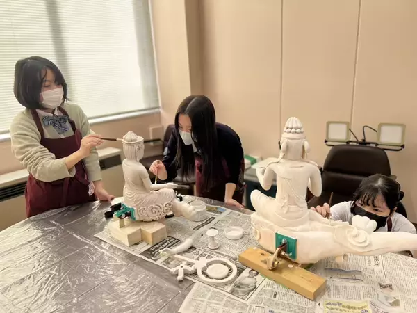 「雲中供養菩薩の彩色を誠恵高校が担当　沼津御用邸記念公園で制作途中を特別公開」の画像