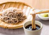 「酷暑日の救世主！火を使わず流水解凍「だし香るつゆの冷やしそば」を江戸時代創業のみりん蔵「九重味淋」が8月6日に新発売」の画像1
