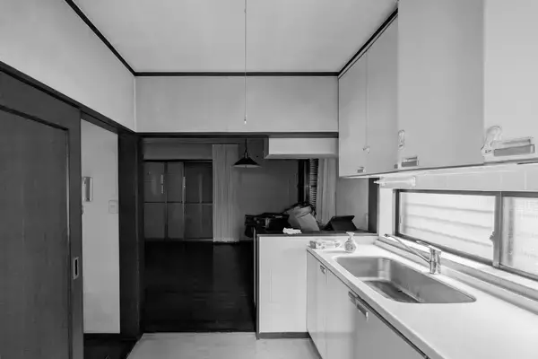 「築37年の軽量鉄骨造戸建てをフルリノベーション！内と外をつなぐ「土間リビング」で新たな暮らしを叶えた施工事例を株式会社アースが公開」の画像