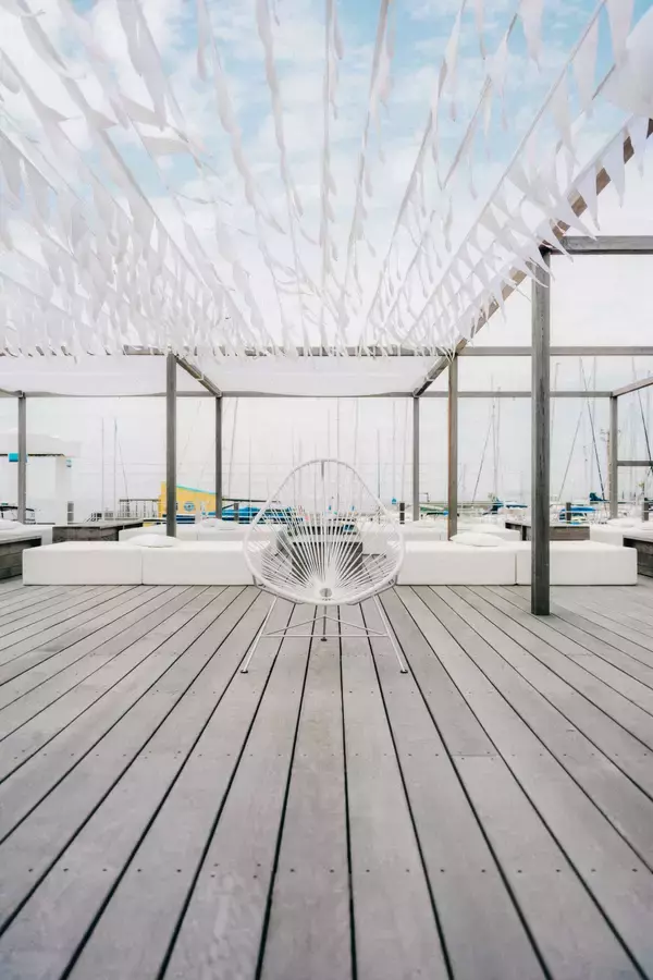 「オーダーメイド・チェアブランド「COMOSOY」の沖縄ショールーム開店記念限定チェア「Virgin Code」発表」の画像