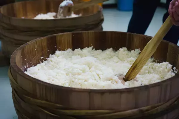 「燗酒のススメ：もうすぐ大寒(1月20日)　浦霞醸造元が「木桶仕込み 生酛(きもと)純米酒 浦霞 No.12」を冬の燗酒として提案」の画像