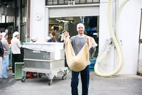 「製造量、3年で約4倍。糀のリキュール “Me” 2026年仕込みに、世界大会優勝バーテンダーら23名が参集。」の画像