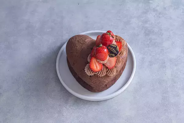 「【ホワイトデーの贈り物に】甘酸っぱいいちごを愉しむ限定タルト販売中！」の画像